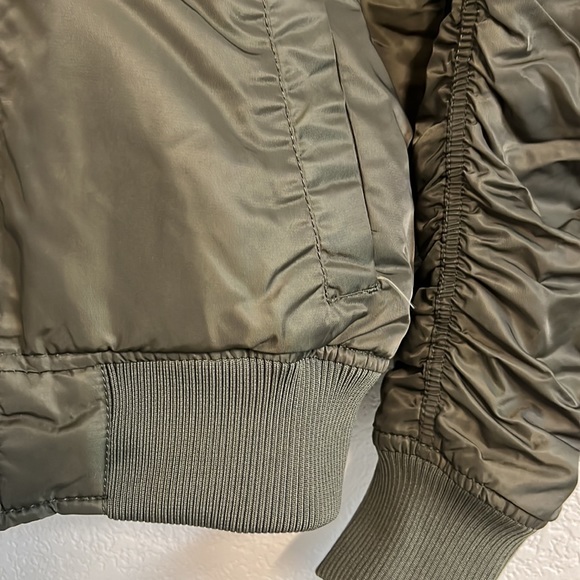 Bomber jacket with hood - Picture 3 of 11